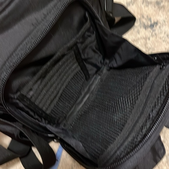 Derek Alexander Black Crossbody Bag with Versatile Design and Durable Material - Picture 9 of 12